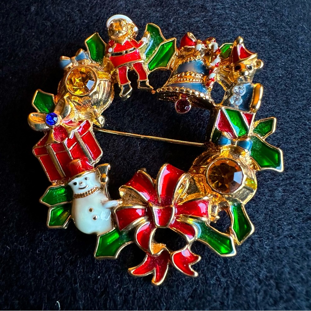 Signed NRT for Avon Collectible Christmas Wreath Brooch|Pin
